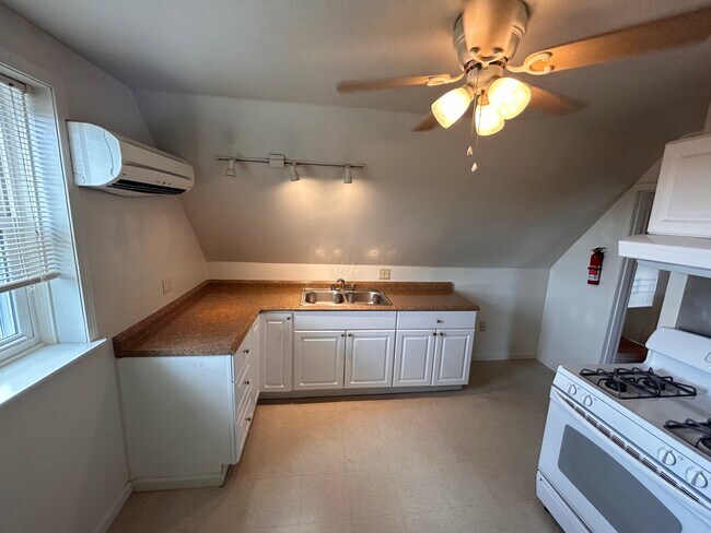 kitchen - 3916 Coleman St Unit 3916 COLEMAN ST #3