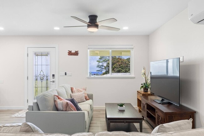 1932 Kaumana Dr