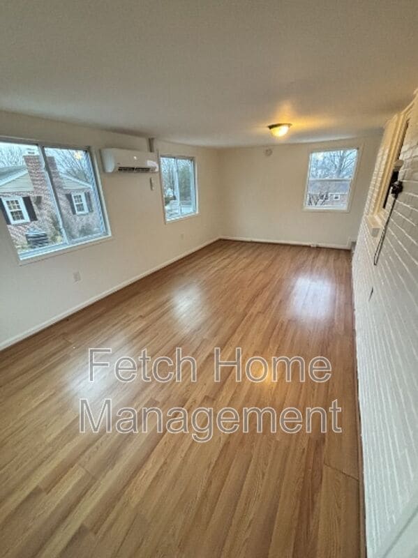 Photo - 1766 Linwood Ave