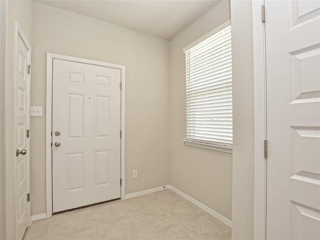 Photo - 164 Fabion St