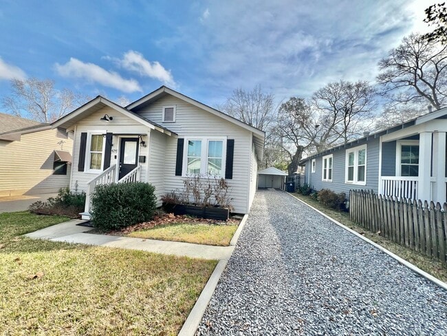 Building Photo - Charming Home In the Garden District- Ideal Location