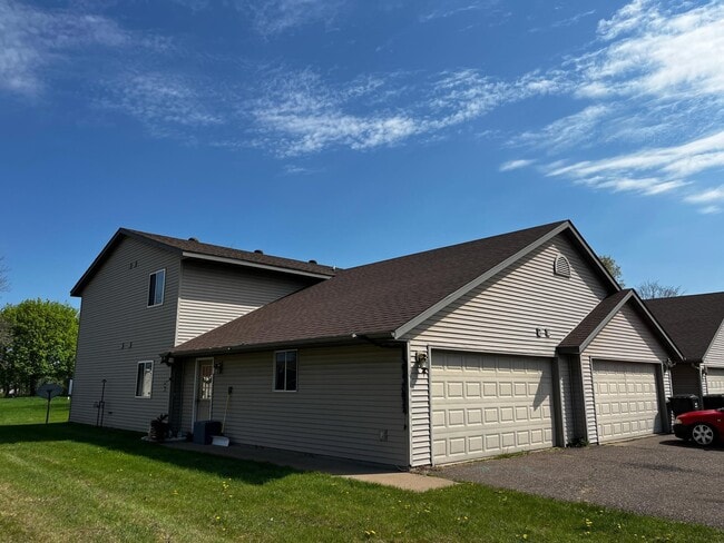 Building Photo - 2419 Fryklund Dr