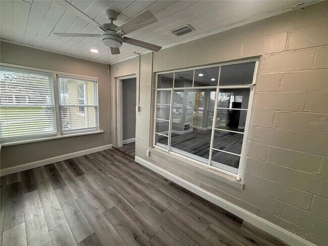 Photo - 237 NE 11th Ave