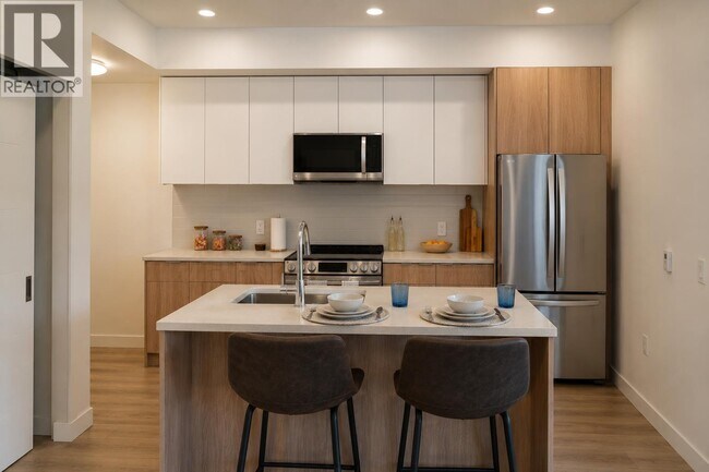 245 Bewicke Ave Unit 208