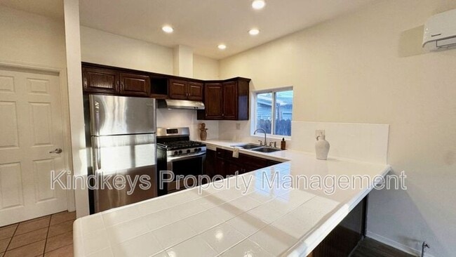 4674 Iowa St