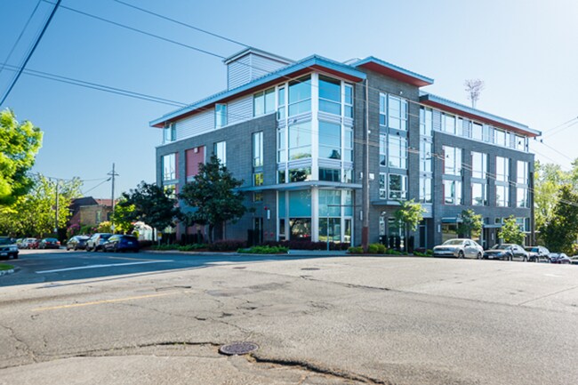 Photo - 1321 E John St Unit 402