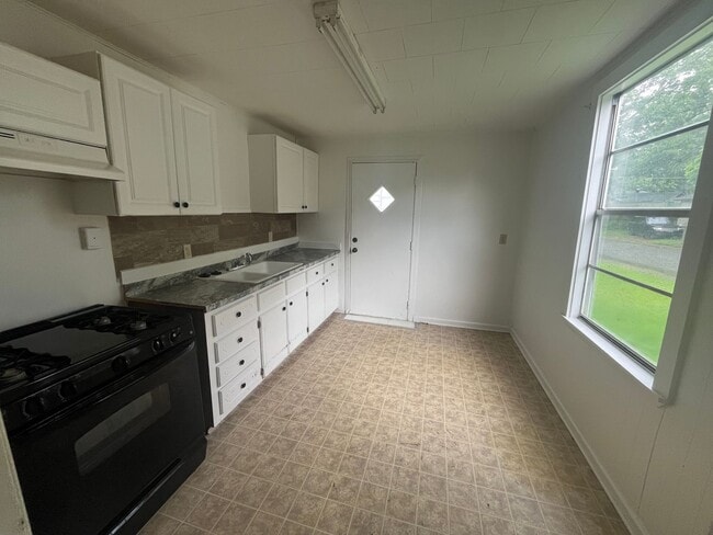 Photo - 2 Bedroom Plus bonus room 1 bath Home in Jacksonville