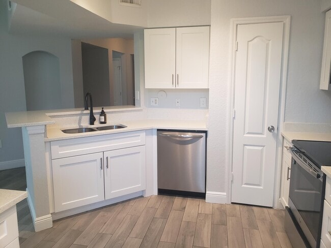 Photo - 909 Belmont Pl Unit 909