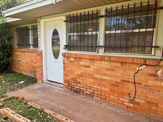 Photo - 3 Bed 1 Bath In Lynwood