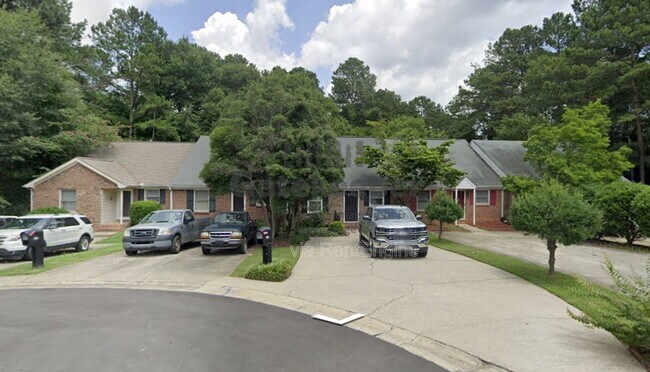 Building Photo - 505 Williamsburg Way