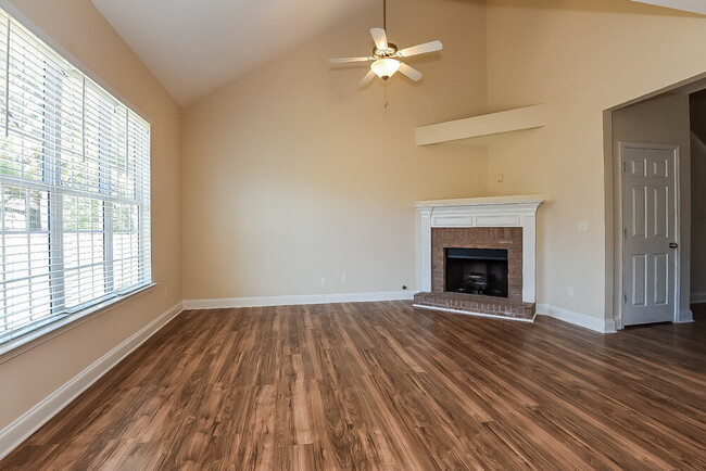 Photo - 110 Cessna Dr