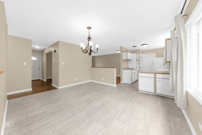 Photo - Gorgeous 3 Bedroom 2 Bath with FULL FINISHED BASEMENT in MUNDELEIN!