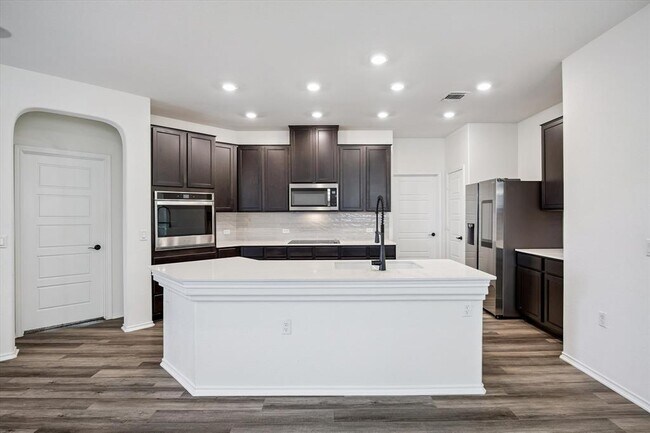 4701 Colmar Dr