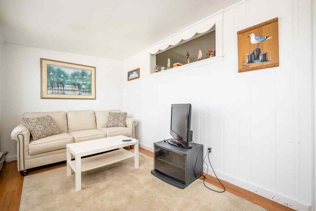 9 28th St E Unit 1 (WINTER RENTAL ONLY)