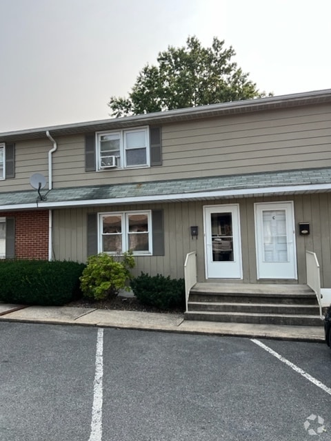 Building Photo - 611 Lincoln Way W Rental