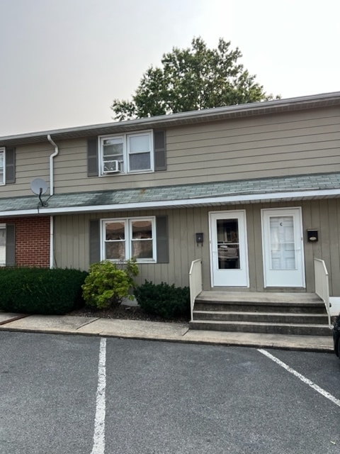 Building Photo - 611 Lincoln Way W Rental