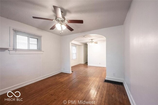 Photo - 1450 N Gladstone Ave