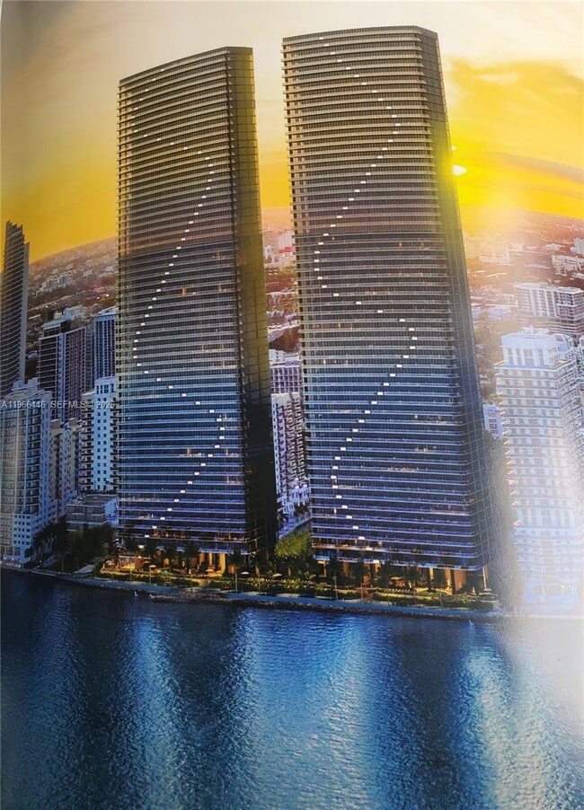 Photo - 700 NE 24th St Unidad 4403