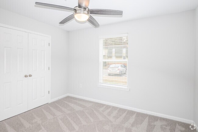 2BR, 2BA - 1,006SF Renovated - Bedroom