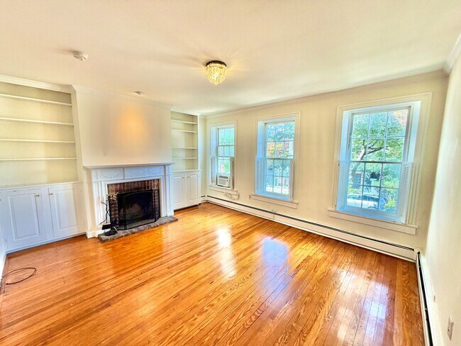 Photo - 329 C St SE Unit 03
