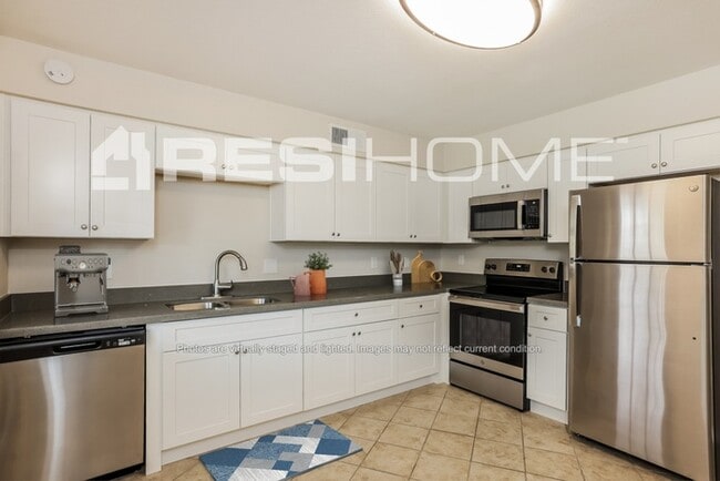 Photo - 47 E Indigo St