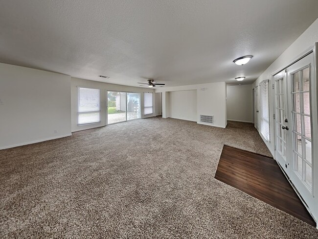 Photo - 2405 Avenue G