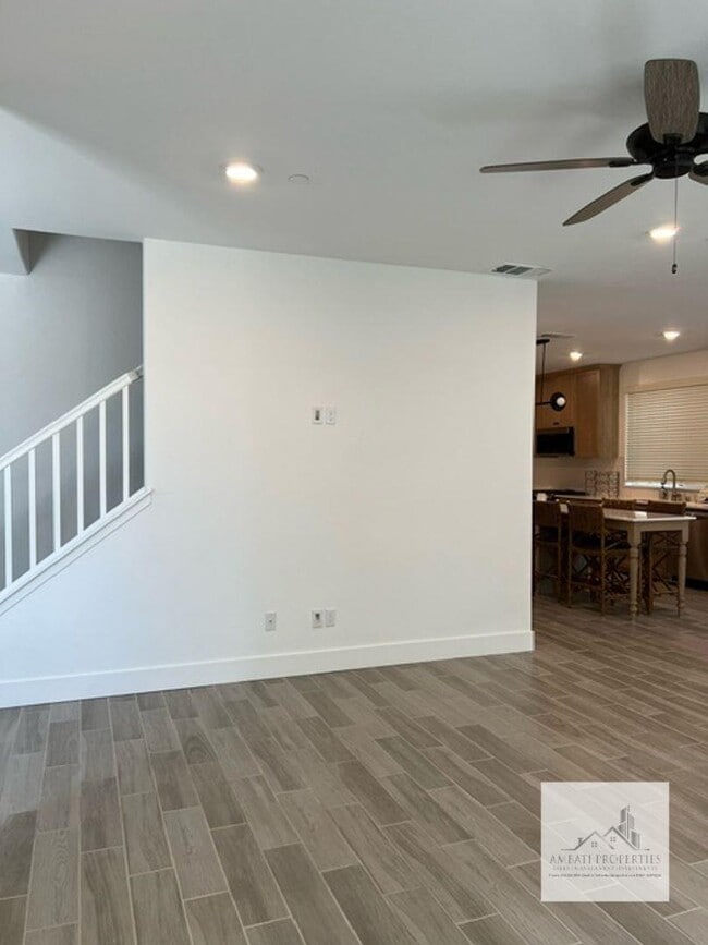 Photo - 2710 E Tamarind Dr