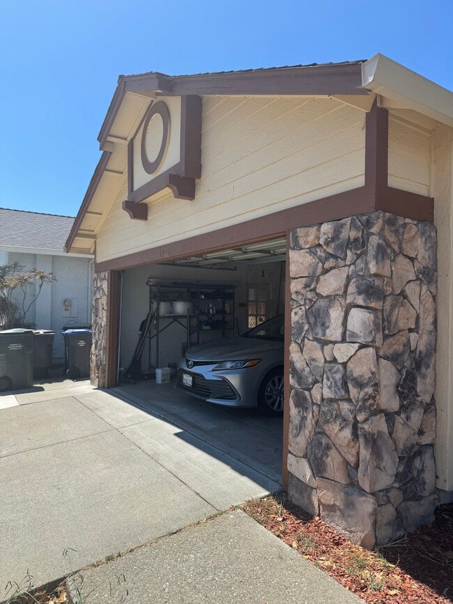 Building Photo - 1070 Camellia Ln Rental