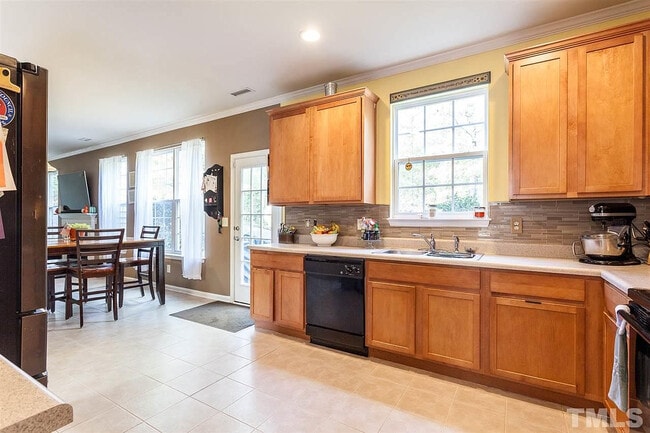 Room in House on Autumn Leaf Ln