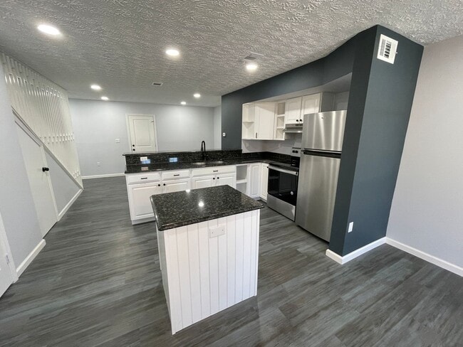 Photo - 112 Parker Village Cir
