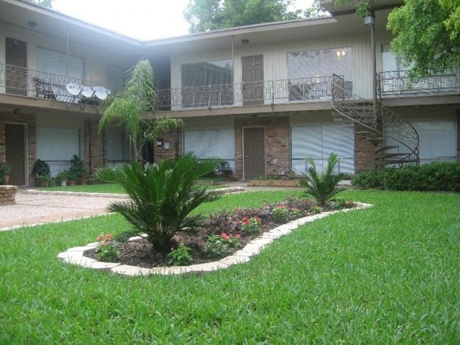 Plazawood Apartments - Plazawood Apartments