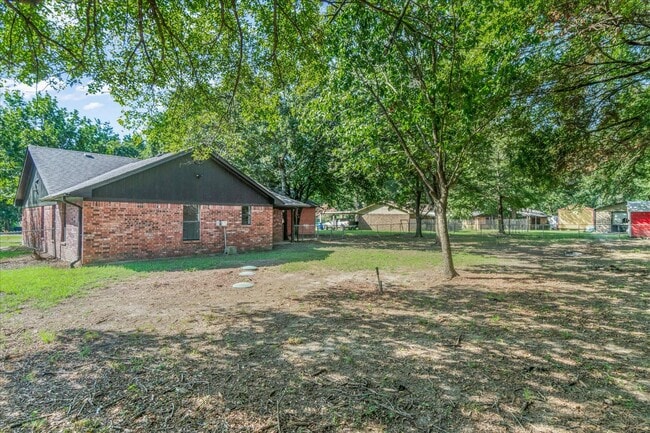 Photo - 910 Willow Dr