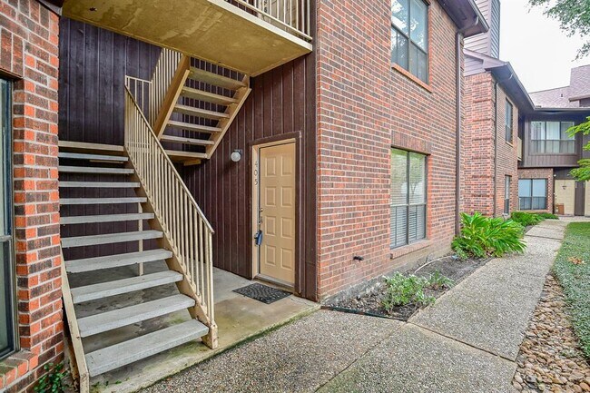 Photo - 3130 Walnut Bend Ln Condo Unit 405