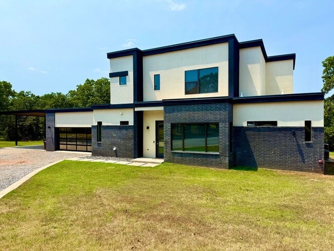 Building Photo - A Must See! Luxurious Contemporary Home on...