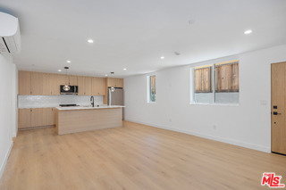 1332 Mohawk St