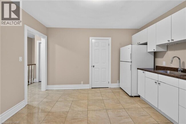 Photo - 17 Sanford Ave S