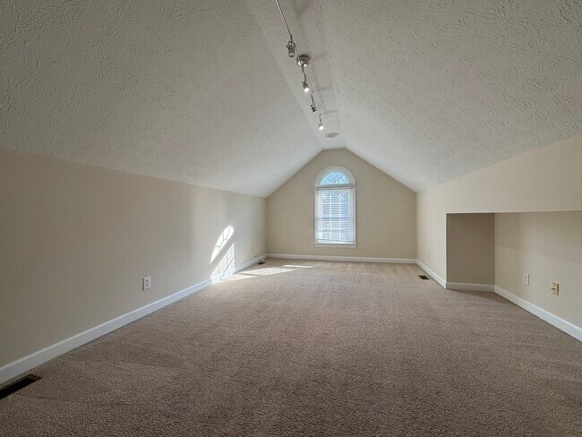 Photo - 329 Woodbrook Run