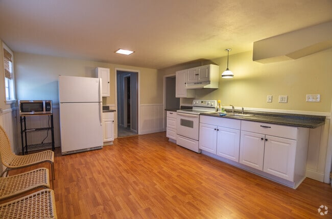 Building Photo - 1012 Avenue C Unit 1012 ave c #2 Rental