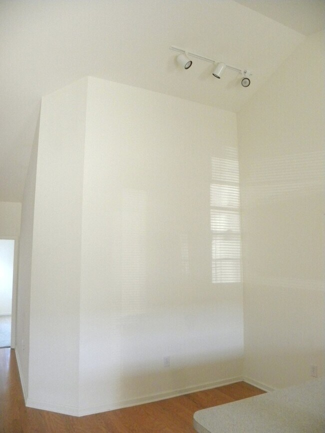 Photo - Independence South Brick Townhouse Community next to Golf Course w/ Patio, Nice Master, Vaulted C...