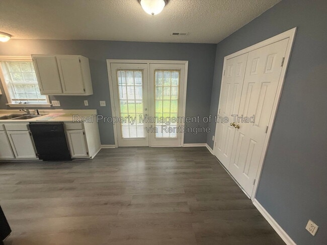 Photo - 208 Hammond Dr