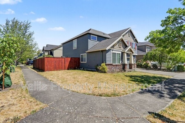 Photo - 305 SE Casting St