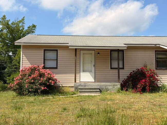Building Photo - 140 Chapel Dr Unit 142