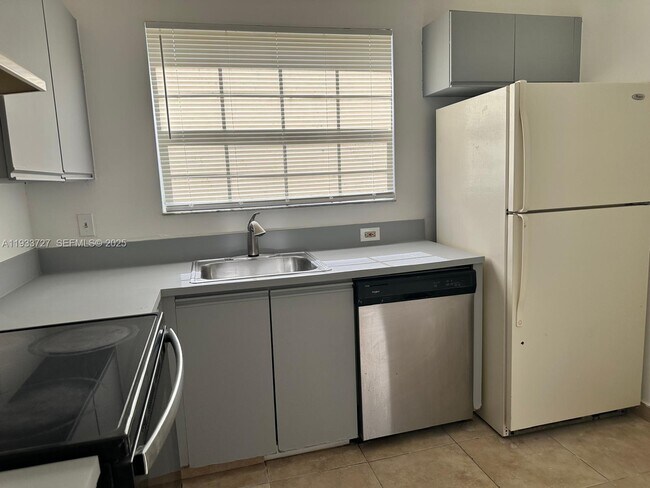 Photo - 891 Cypress Park Way Unidad C6