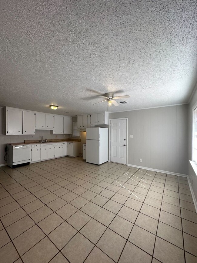 Photo - 412 Fieldbrook Dr
