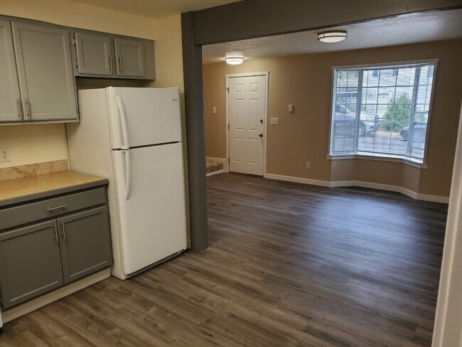 Photo - 821 Kaiser Rd NW