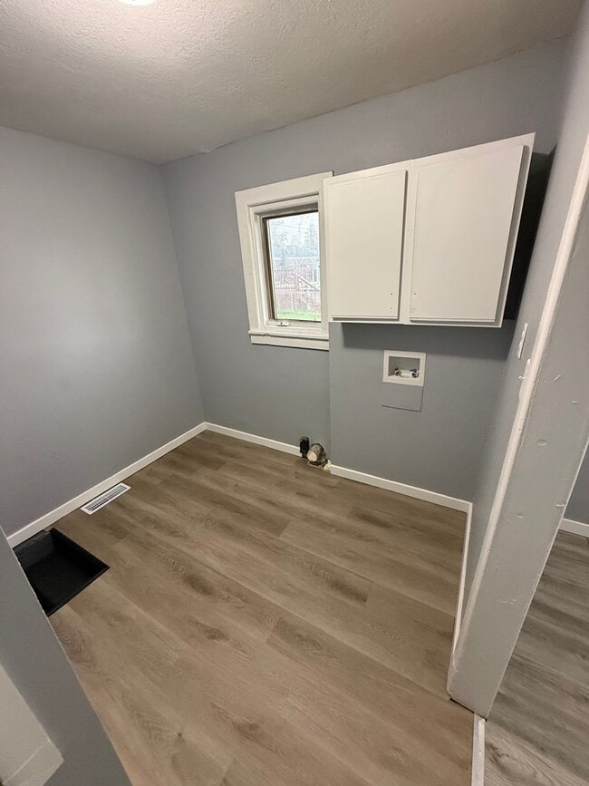 Photo - Cute 2 Bedroom Home with Large yard!