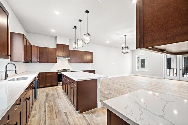 Photo - 228 W 28th St