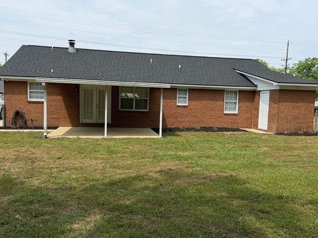 Photo - 154 Century Rd E