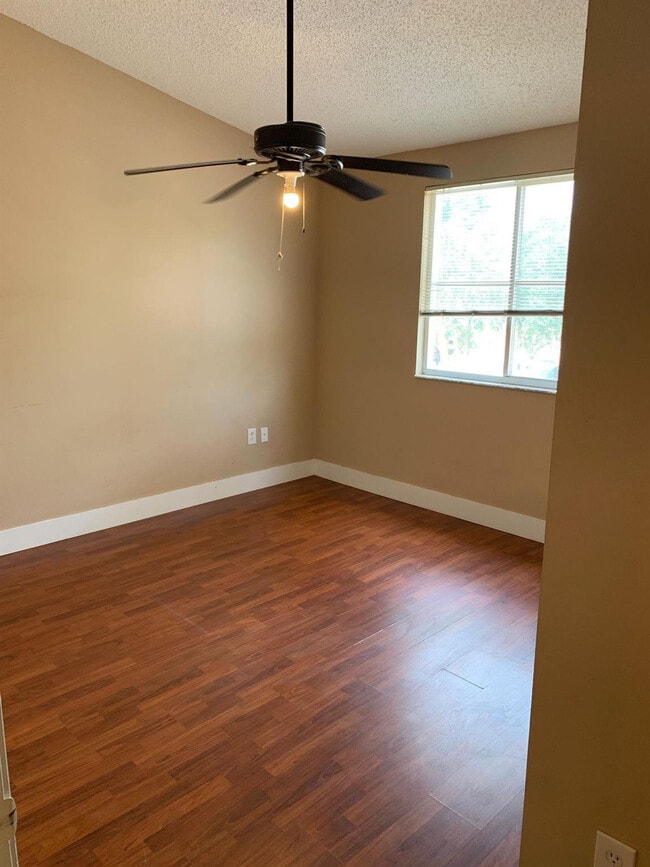 Photo - 2400 NW 98th Ln