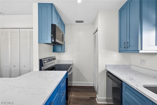 Building Photo - 3271 Royal Canadian Trace